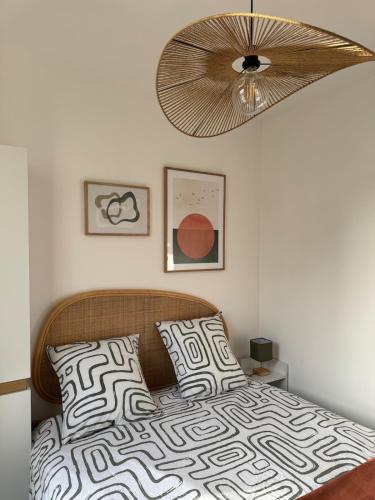 a bedroom with a bed and a ceiling fan at T3 Rénové vu Port Clim et Wifi in Mauguio