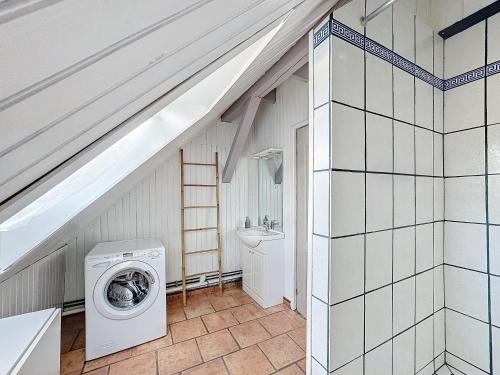 Koupelna v ubytování La Belle Étape, Appartement avec Piscine et Spa