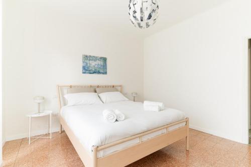 GuestHost - Città Studi Apartment with balcony