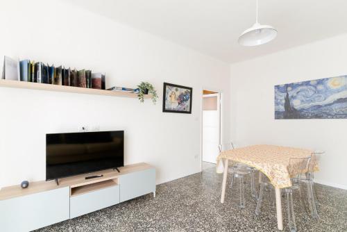 GuestHost - Città Studi Apartment with balcony
