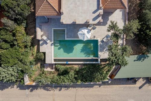 an overhead view of a swimming pool in a yard at Costa Paradiso Resort in Costa Paradiso
