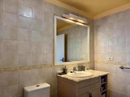 Prime Las Americas Getaway - Apartment with Huge Private Terrace & Pool Access