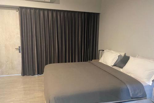Katil atau katil-katil dalam bilik di Gemini Star Hotel Kuta