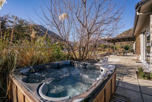 a jacuzzi tub in the backyard of a house at Kinsale- 3 Bedroom Home in Arrowtown