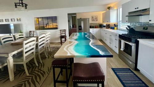 Una cocina o zona de cocina en Kite beachfront Villa in Las Picuäs