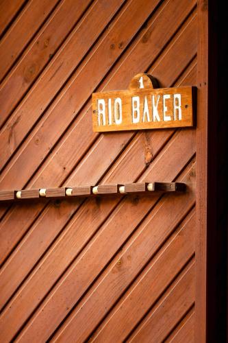 a wooden door with a rib baker sign on it at Green Baker Lodge in Puerto Bertrand