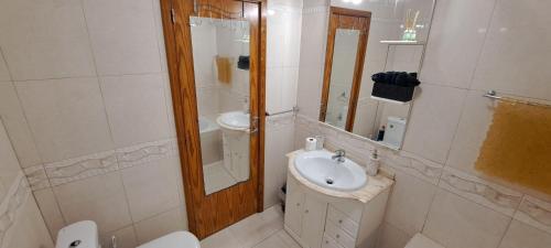 Koupelna v ubytování Isabel Dream V, 200m from the train