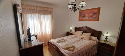 Postel nebo postele na pokoji v ubytování Isabel Dream V, 200m from the train