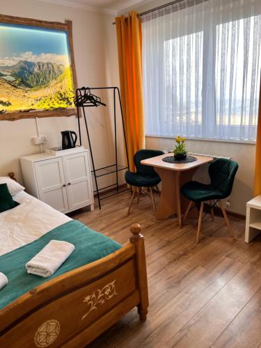Ένα ή περισσότερα κρεβάτια σε δωμάτιο στο Widokowy Apartament - Pokoje Gościnne