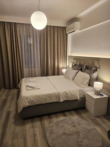 Ένα ή περισσότερα κρεβάτια σε δωμάτιο στο TRISAP Luxury Suites R Suite