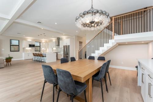 Φωτογραφία από το άλμπουμ του NEW Luxury Waterfront Home, With Pool, Sleeps 20 σε Port Isabel