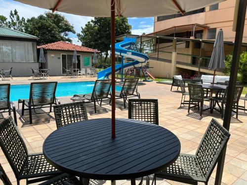 Der Swimmingpool an oder in der Nähe von Hotel Nacional Inn Sorocaba