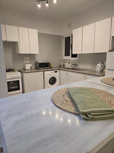 SunNsea Apartmentにあるキッチンまたは簡易キッチン