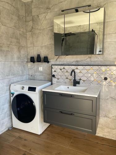 a washing machine and a sink in a bathroom at Ferienwohnung Am Schiff in Eberbach in Eberbach