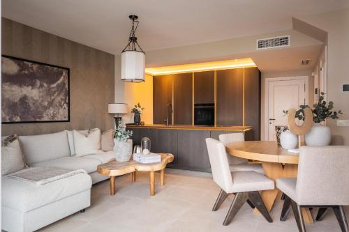 Sea view and sunny rooftop in Marbella, remodeled 2025