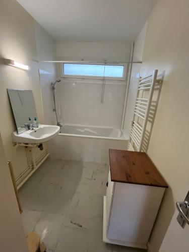 O baie la Loft calme sur la rivière avec parking