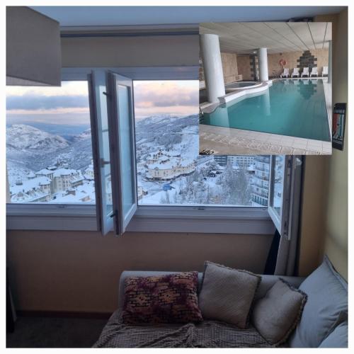 een kamer met een groot raam en een zwembad bij MARIBEL ELITE junto pistas in Sierra Nevada
