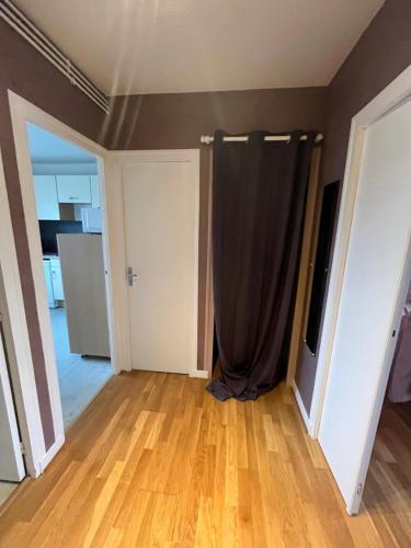 Fotografie z fotogalerie ubytování Loft calme sur la rivière avec parking v destinaci Lisieux