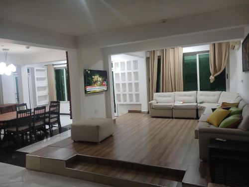 Galería fotográfica de M Residence en Accra