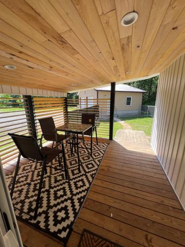 Patio nebo venkovní prostory v ubytování The Lakeside Escape