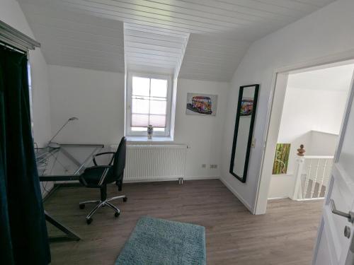 an office with a desk and a chair in a room at Mendiger Basalthaus in Mendig