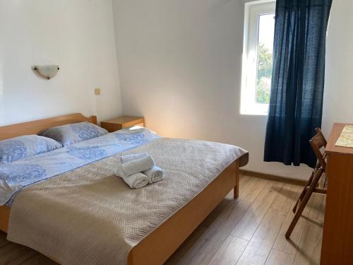 Postel nebo postele na pokoji v ubytování Apartments Ivanišević