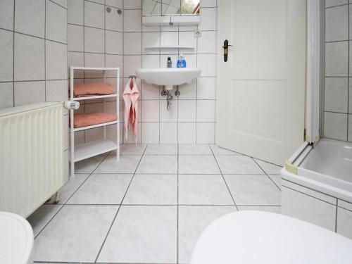 Bilik mandi di Ferienwohnungen am Mirower See, Mirow