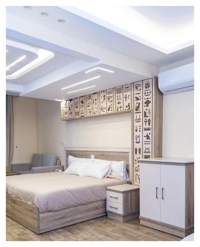 Hassan Pyramids Hotel&Rooftopにあるベッド