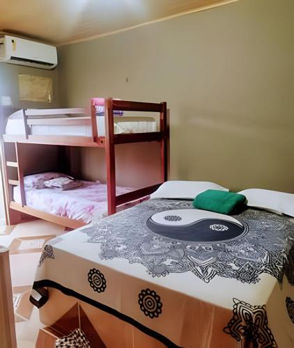 a room with two bunk beds and a table at Temporada no Atalaia in Salinópolis
