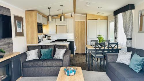 a living room with two couches and a kitchen at Luxury 8 Berth Caravan At Butlins Skegness in Skegness