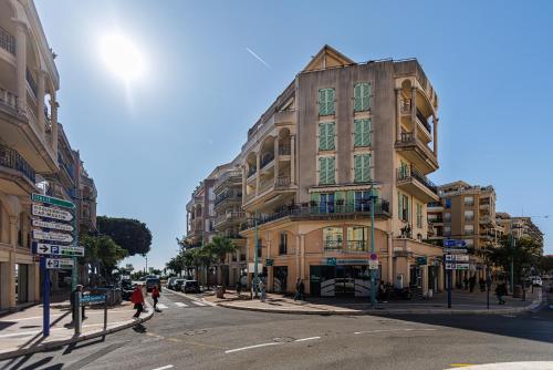 Le Victoria, beau T2 central au pied des plages, piscine, sauna