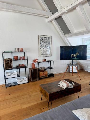 a living room with a couch and a coffee table at --- studio19elf --- Ferienwohnung in Delmenhorst Stadtmitte in Delmenhorst