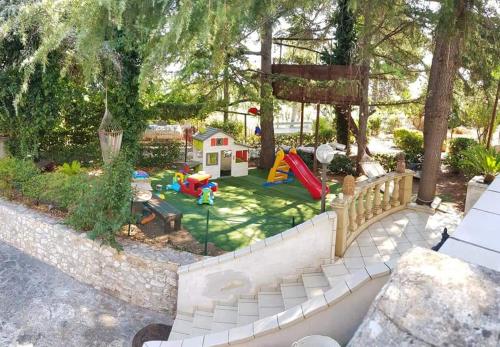 En have udenfor Casa Villa