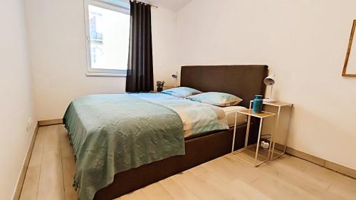 Altstadt-Idylle mit Balkon und Parkplatz