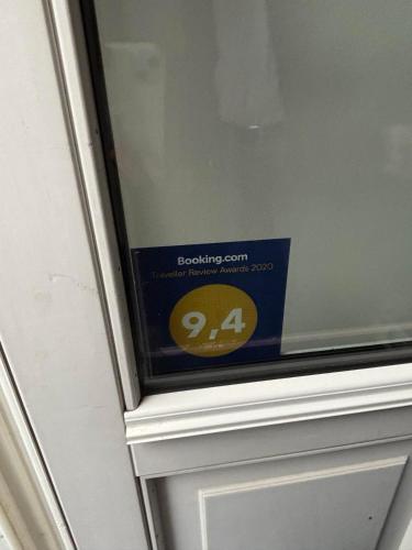 a door with a sign on the side of it at Kleiters Bed & Kitchen in Copenhagen