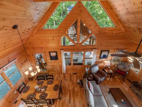 Φωτογραφία από το άλμπουμ του Soaring Hawk Lodge 15 Minutes Downtown Blue Ridge σε Morganton