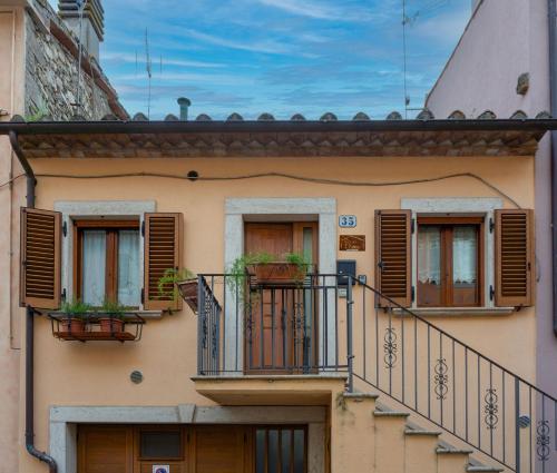 an apartment building with balconies and windows at Casa Elena in Castiglione in Teverina