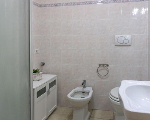 a bathroom with a toilet and a sink at Casa Elena in Castiglione in Teverina