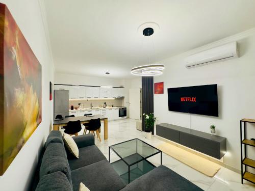 Tirana - GGpremiumstays deluxe - 2 double bedrooms luxury apartment with balcony