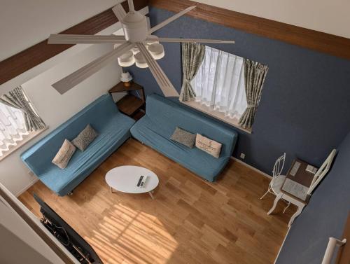 an overhead view of a living room with a blue couch at Pension Green Lake in Gujo