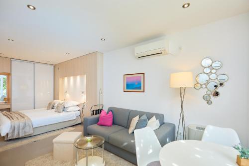 New & stylish apartments with a lush private garden