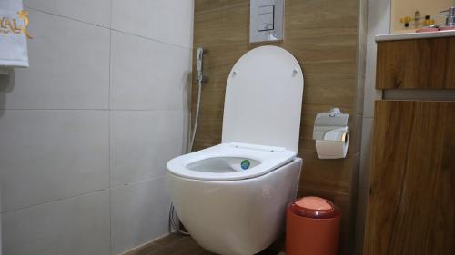Koupelna v ubytování Greywood Oasis 2BR Elegant Retreat Near Masdar Park & City Centre Masdar