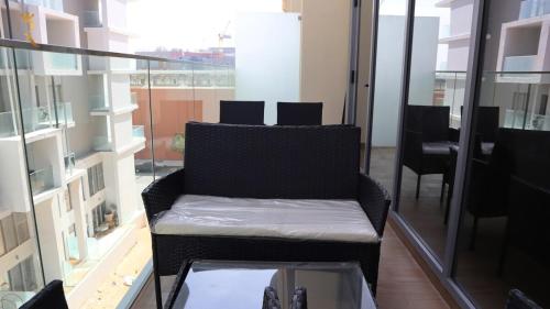 Posezení v ubytování Greywood Oasis 2BR Elegant Retreat Near Masdar Park & City Centre Masdar