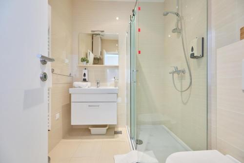 New & stylish apartments with a lush private garden