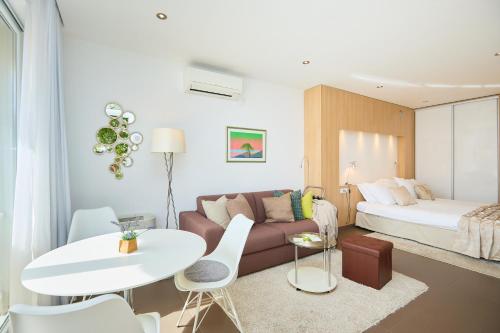 New & stylish apartments with a lush private garden