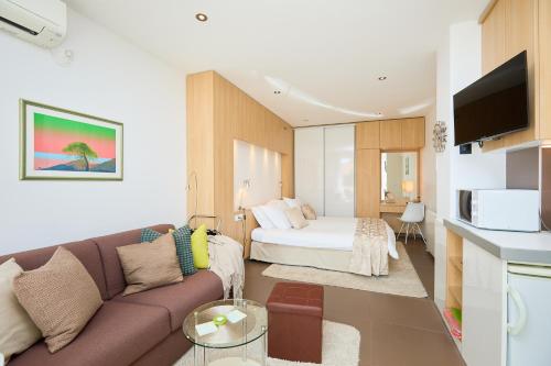 New & stylish apartments with a lush private garden