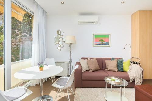 New & stylish apartments with a lush private garden