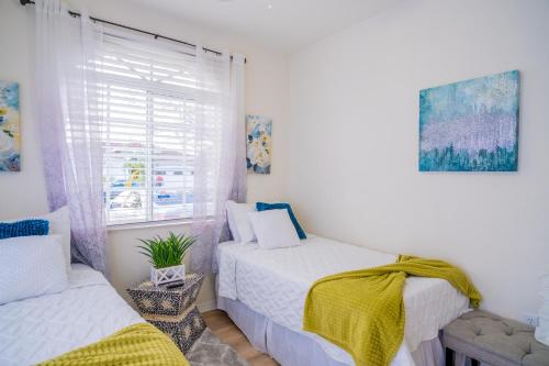 Ένα ή περισσότερα κρεβάτια σε δωμάτιο στο Luxury DreamStay Miami 3BED 2BATH King Suite
