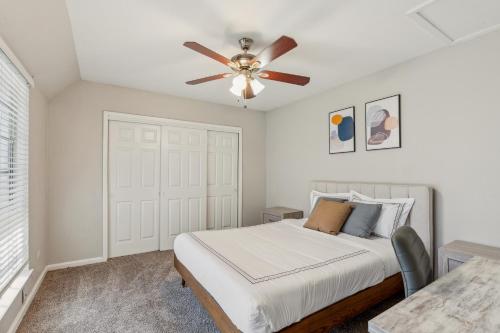 a bedroom with a bed and a ceiling fan at Stratton 2415-a I Spacious 2 Bed 15 Bath in Arlington