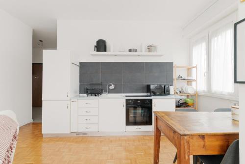 GuestHost - Milano Bright Apartment with parking